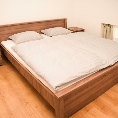 Centrum Apartman Cegled Ngoại thất bức ảnh